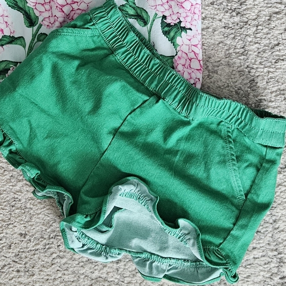 Outfit - Picture 2 of 2